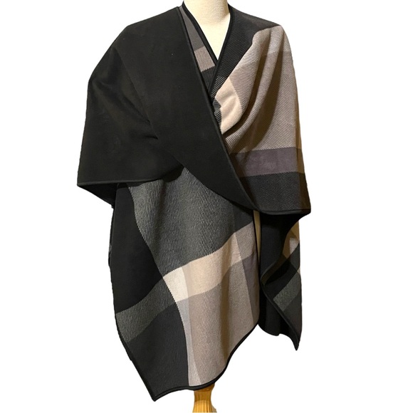 Plaid IKE BEHAR Reversible Wrap Shawl Black Grey White Tan Perfect For Fall - Picture 7 of 11